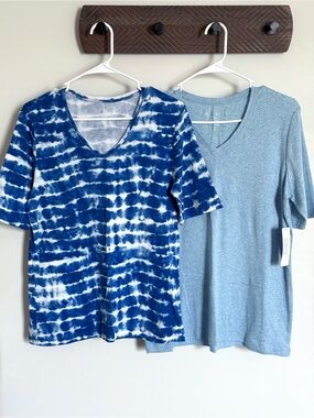 Chico’s Bundle of 2 Faye Elbow Top Short Sleeve V-neck Tee Blue Tie Dye 2 Large